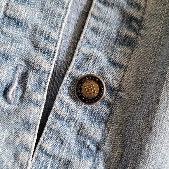 Simon Chang Women's Jean Shirt with Embroidery. Size 14 imo - Picture 6 of 8